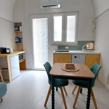 Mandorleolio Versomare Holiday home *