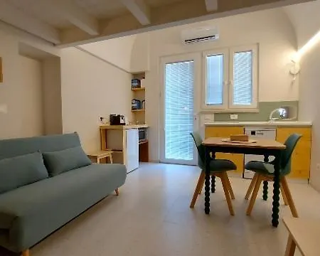 Mandorleolio Versomare * Polignano a Mare